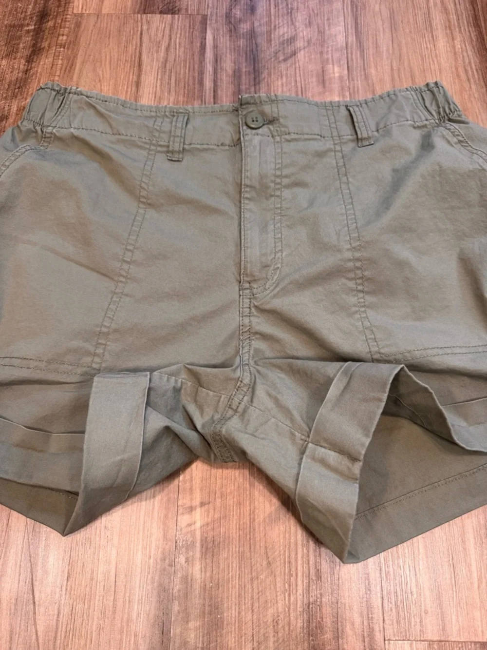 Sanctuary Army Green Utility Roll-Cuff Shorts with Pockets, Size XL - Picture 5 of 12